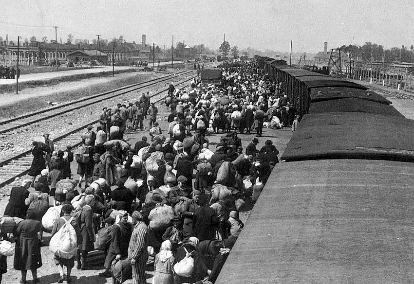 Auschwitz 2 trains 268 4